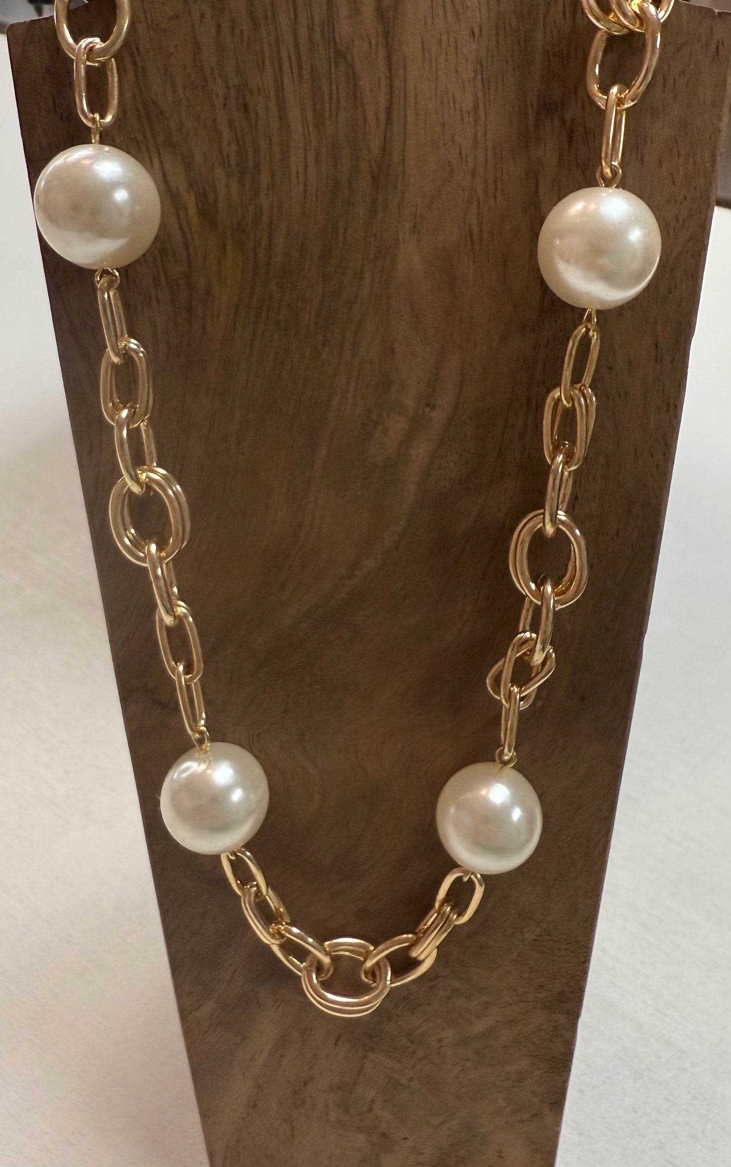Gold chain pearls necklace