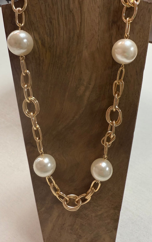 Gold chain pearls necklace
