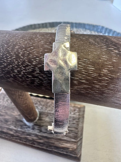 HAMMERED CROSS BANGLE