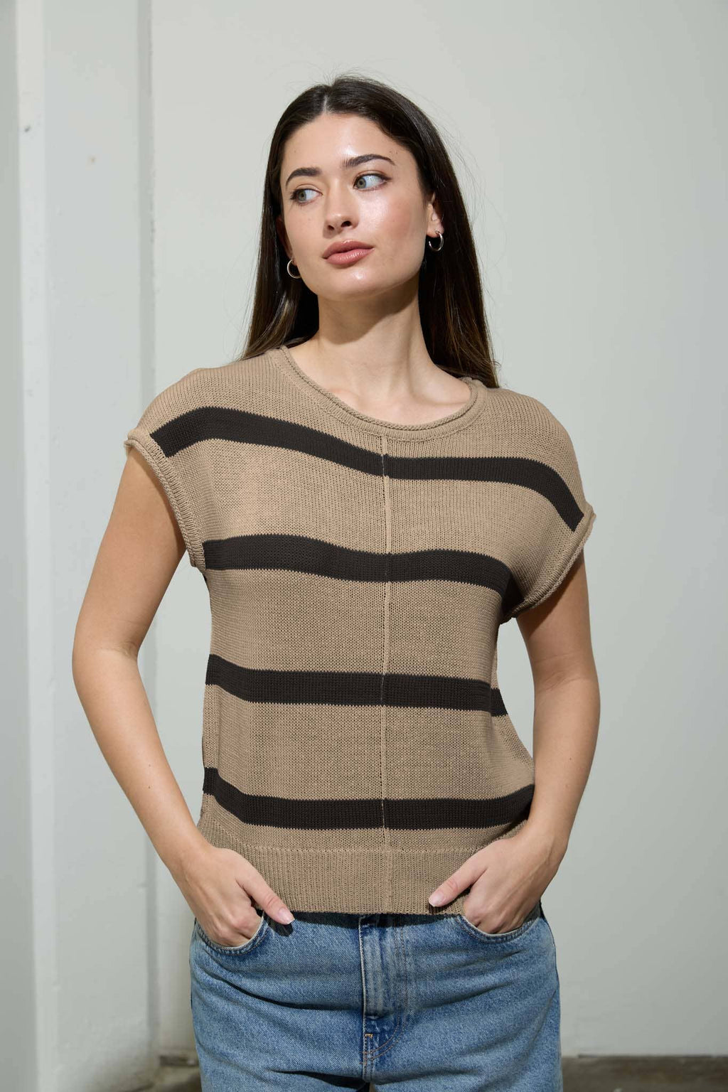 STRIPE FRONT SEAM SHORT SLEEVE SWEATER KNIT TOP