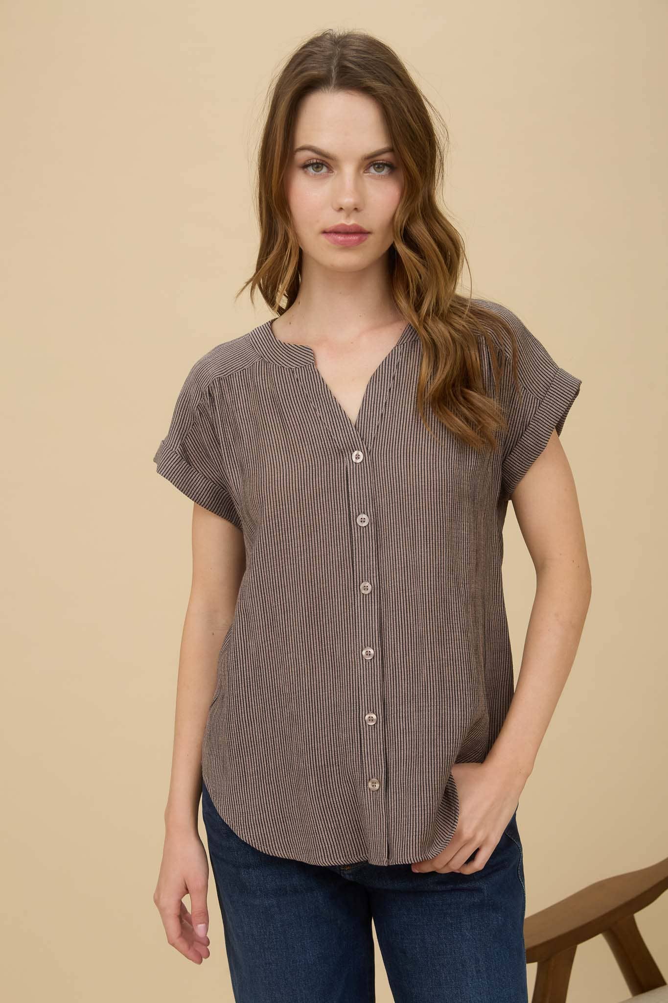 PINSTRIPE SHORT CUFF SLEEVE BUTTON DOWN SHIRT: CHAMPAGNE