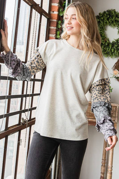 ET6877-10  SOLID COLOR BLOCK AND ANIMAL TOP WITH RUFFLED: OATMEAL / 2-2-2 (S-M-L)