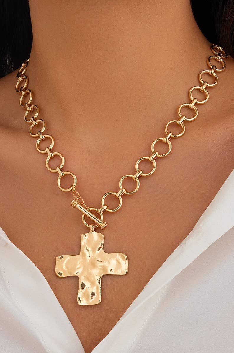NOTABLE HAMMERED CROSS FRONT TOGGLE NECKLACE | 40NK9474
