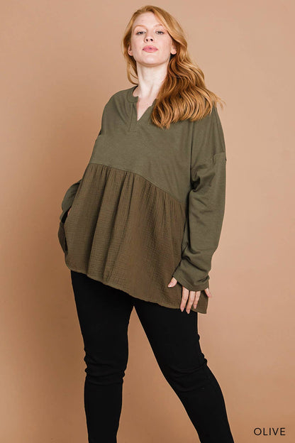 63225_CURVY - Classic Everyday Women's Ruffle Bottom Top