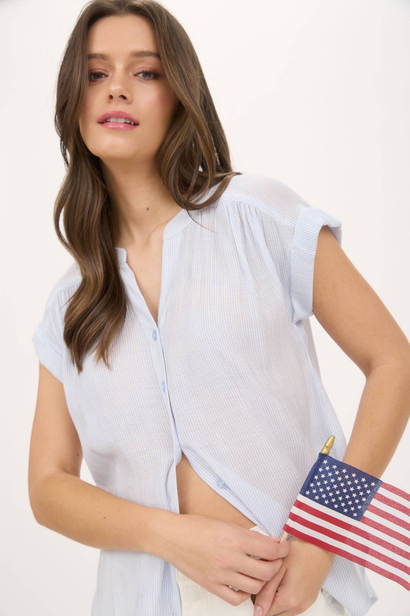 PINSTRIPE SHORT CUFF SLEEVE BUTTON DOWN SHIRT: CHAMPAGNE