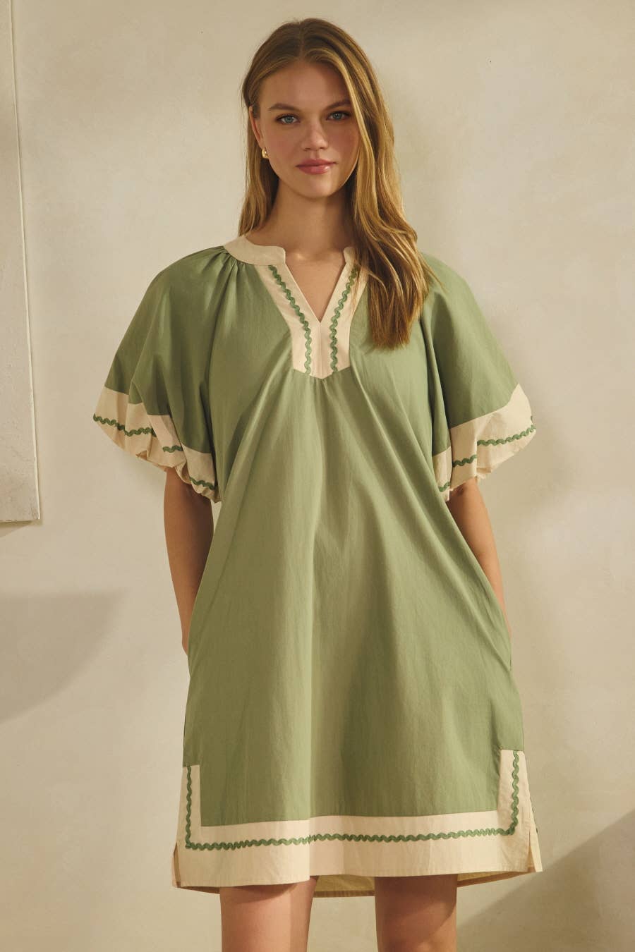 Contrast-trim Shift Dress