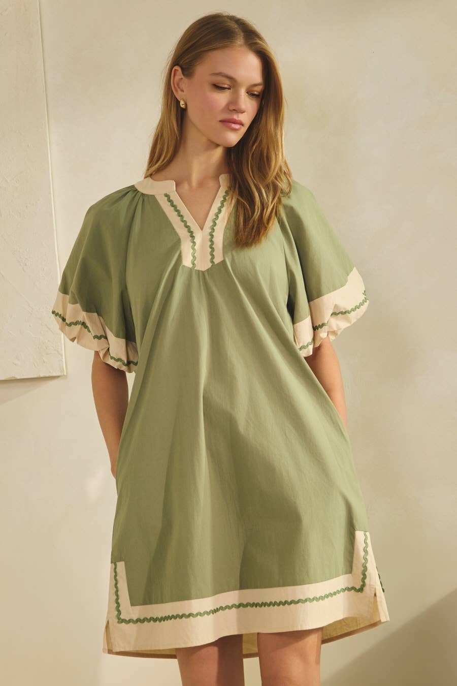 Plus Contrast-trim Shift Dress