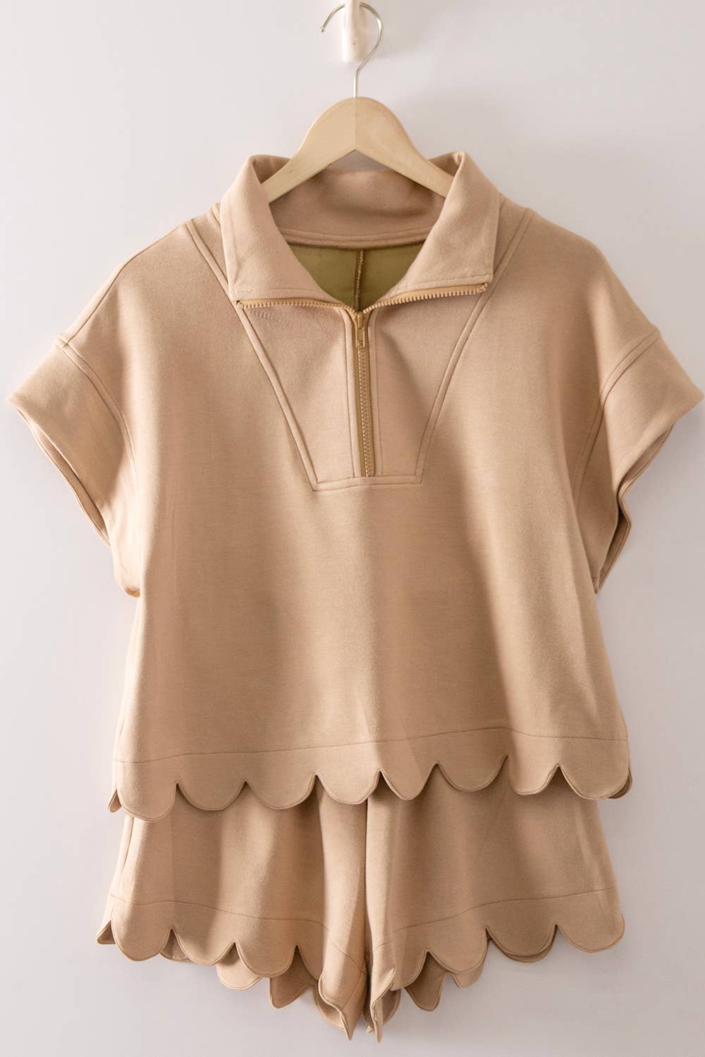 Half-Zip Scallop Active Shorts Set