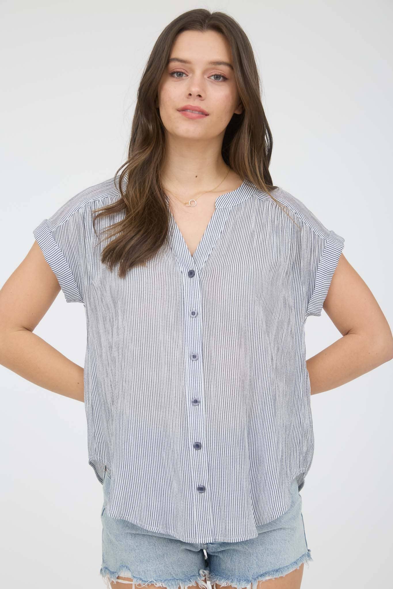 PINSTRIPE SHORT CUFF SLEEVE BUTTON DOWN SHIRT: CHAMPAGNE