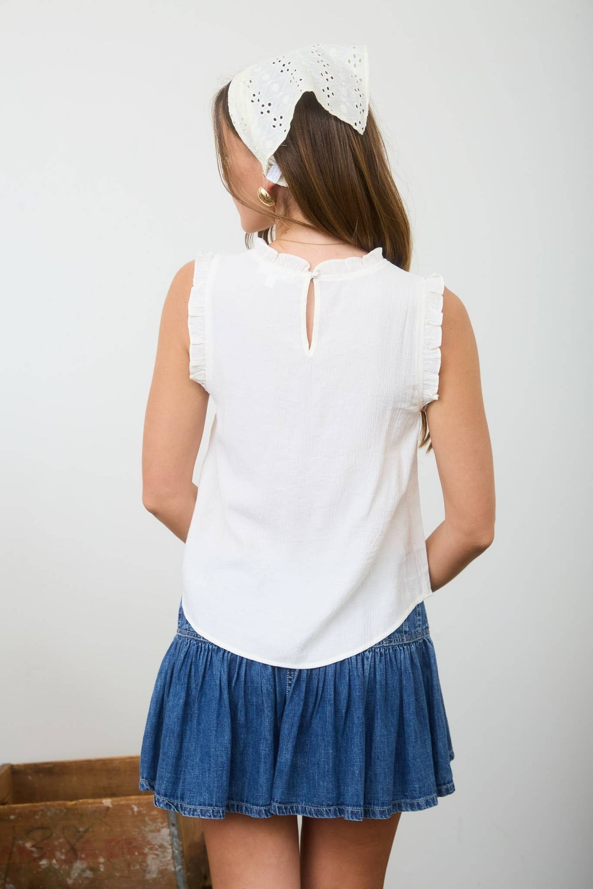 RIBBON BOW PATTERN RUFFLE TRIM SLEEVELESS TOP