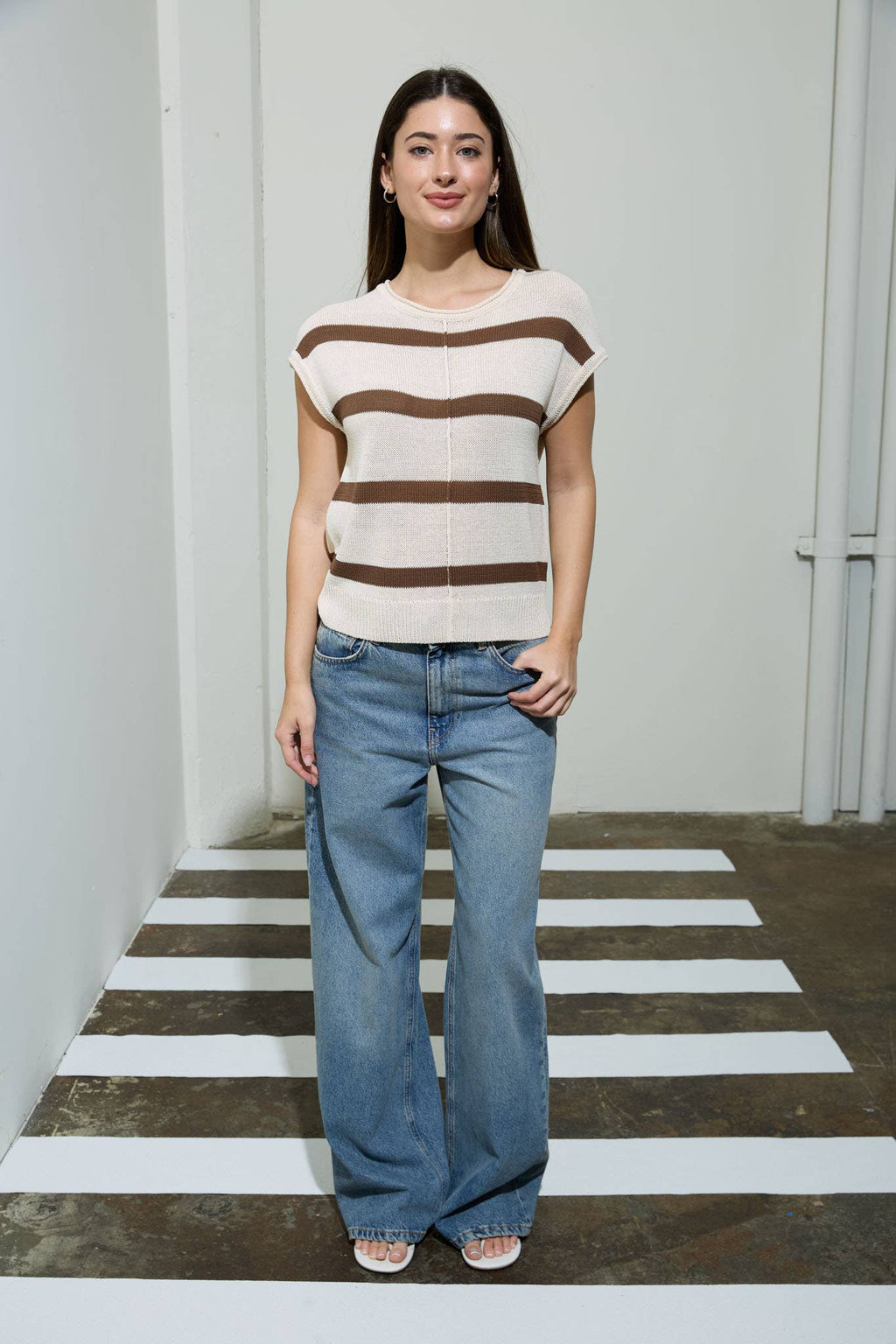 STRIPE FRONT SEAM SHORT SLEEVE SWEATER KNIT TOP