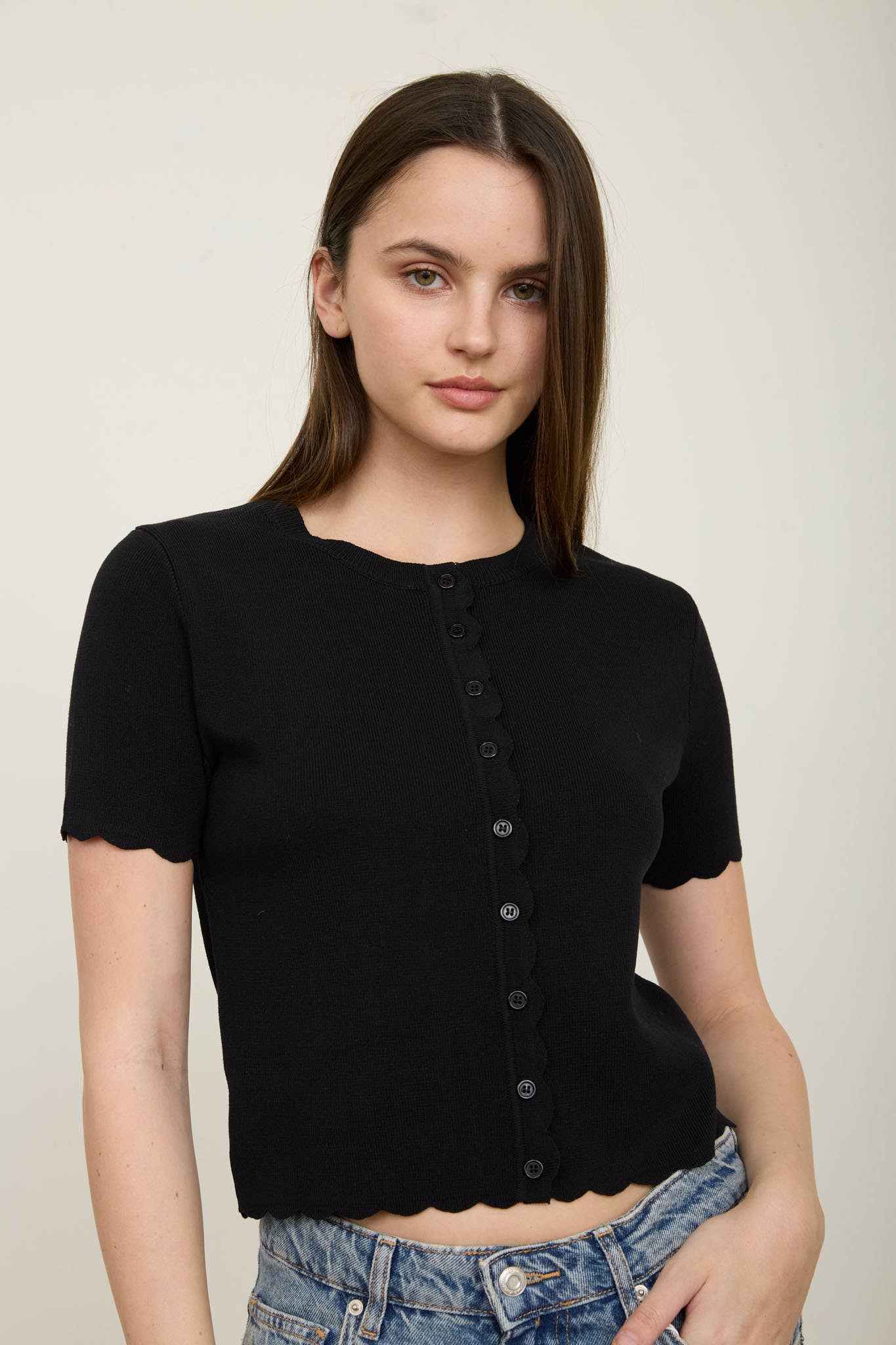 SCALLOPED SHORT SLEEVE BUTTON DOWN KNIT CARDIGAN