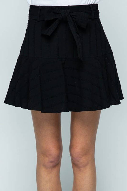 BLACK SELF-TYING WAIST RUFFLED FLOWY HEM SHORTS MRMP8142: Black / Contemporary / L