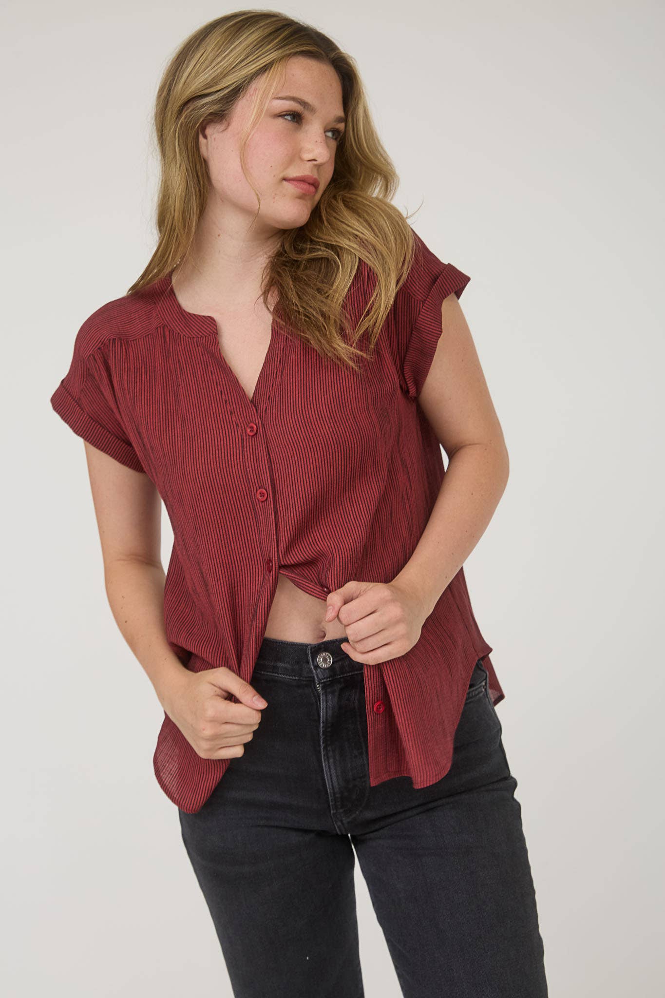 PINSTRIPE SHORT CUFF SLEEVE BUTTON DOWN SHIRT: CHAMPAGNE