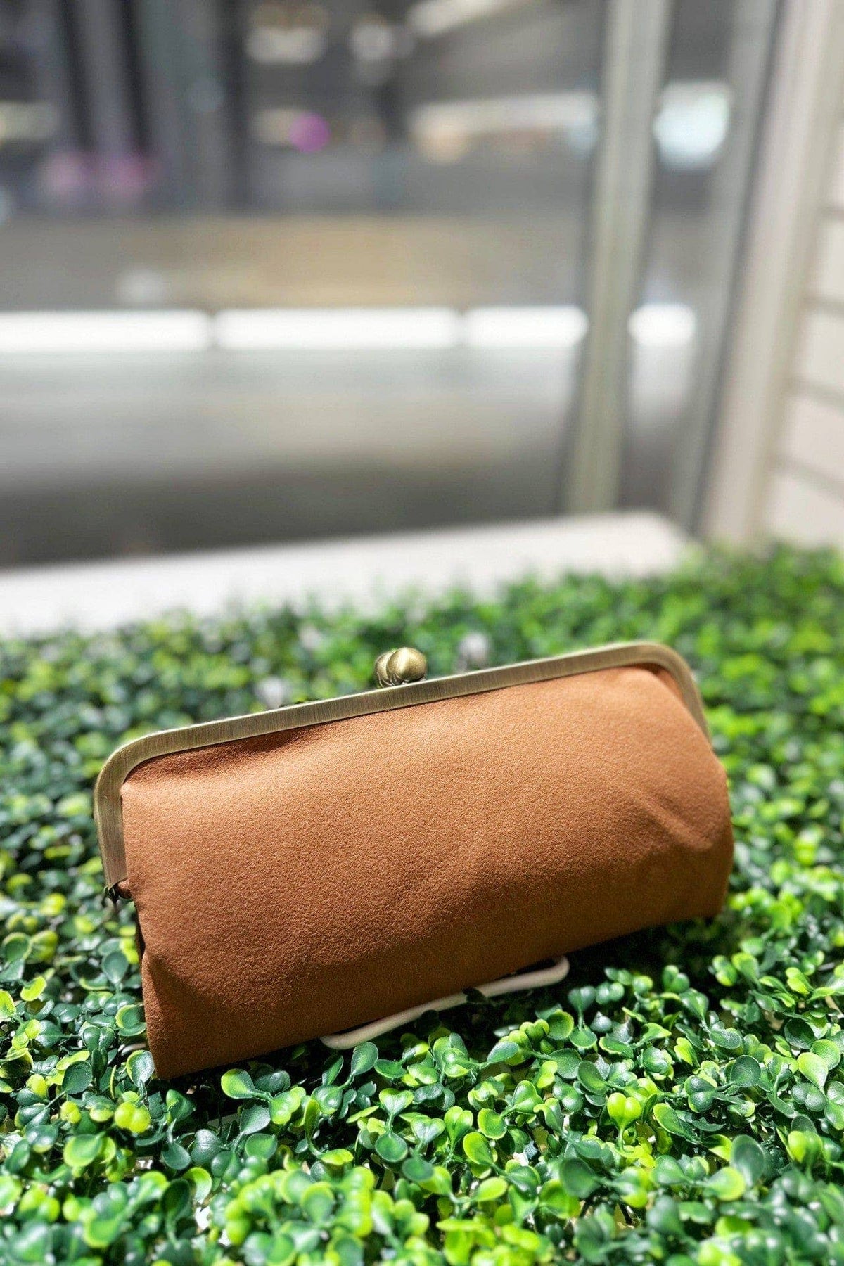 BP208SU Faux Suede Two Tone Kiss Lock Clutch