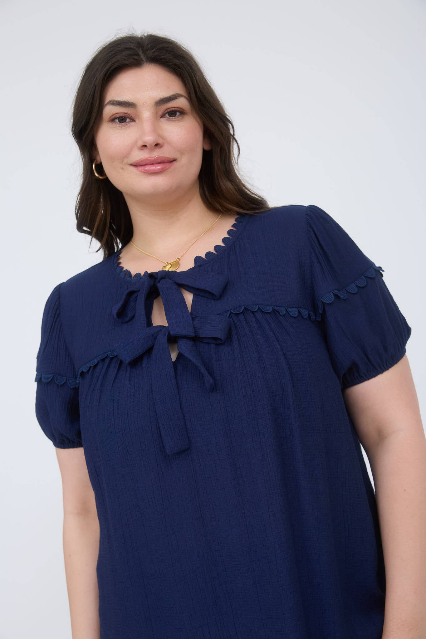 PLUS SCALLOP TRIM FRONT TIE DETAIL PUFF SLEEVE TOP: NAVY