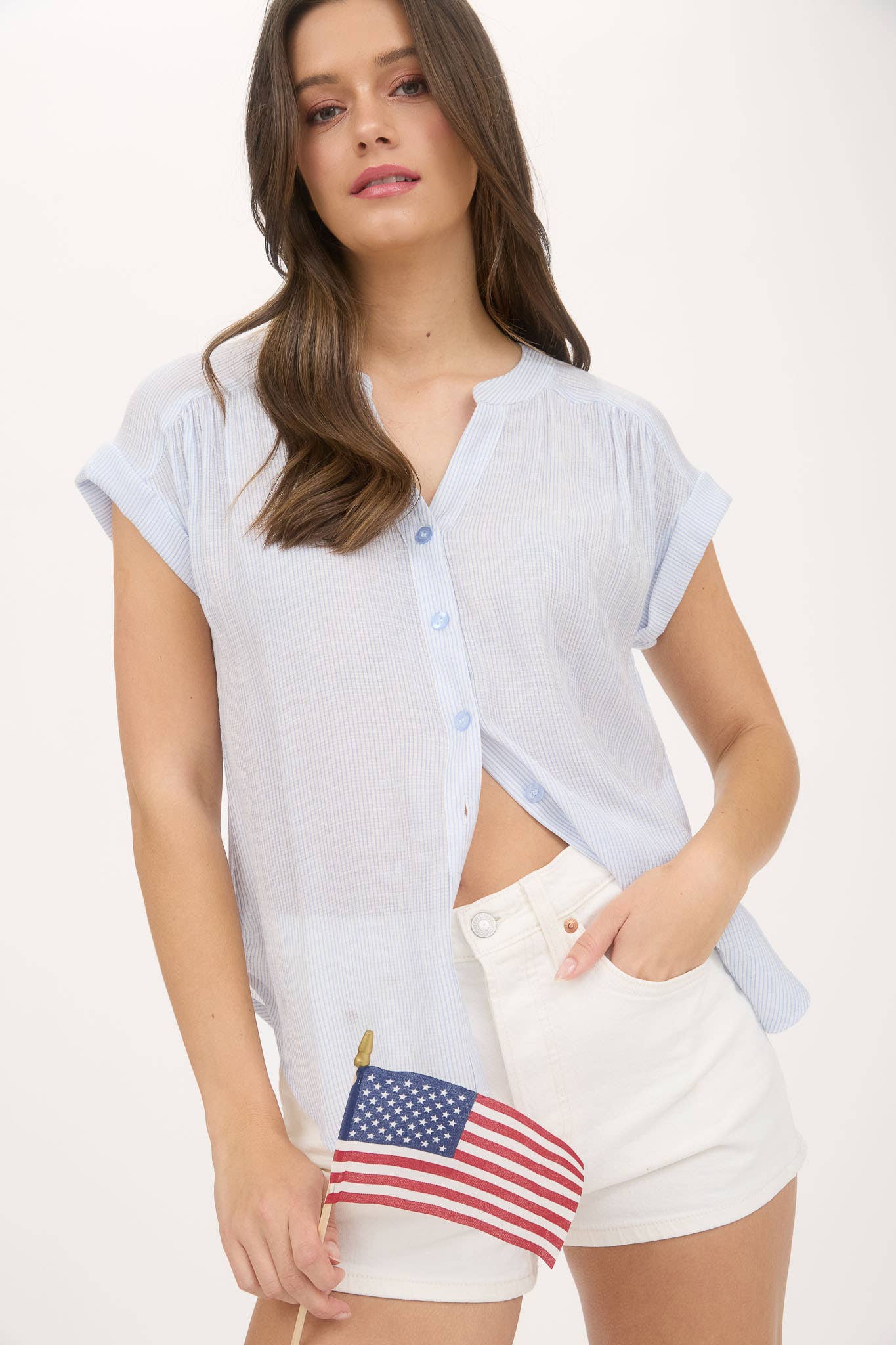 PINSTRIPE SHORT CUFF SLEEVE BUTTON DOWN SHIRT: CHAMPAGNE